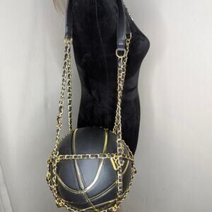 Black and gold crossbody basketball